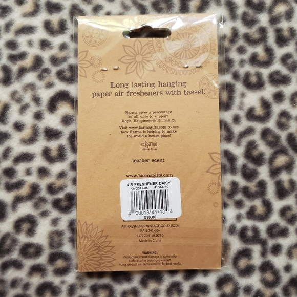 Karma Air Fresheners - "Hello Sunshine" Daisy Print - Leather Scent, 2 Pack, NIP - Picture 3 of 5